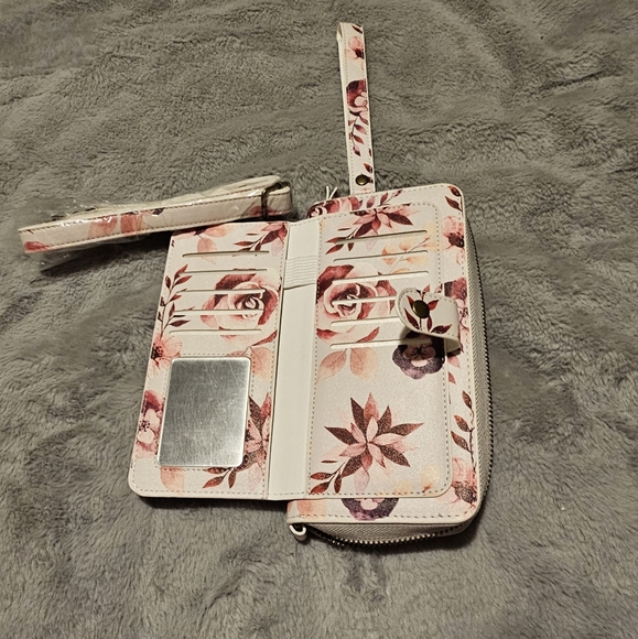 NWOT smartphone wristlet - Picture 3 of 4